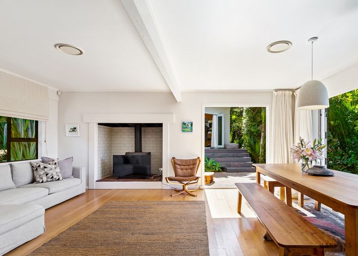  at 282 Shaw Road, Titirangi, Auckland