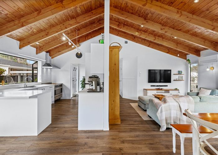  at 14 Redlands Grove, Swanson, Waitakere City, Auckland