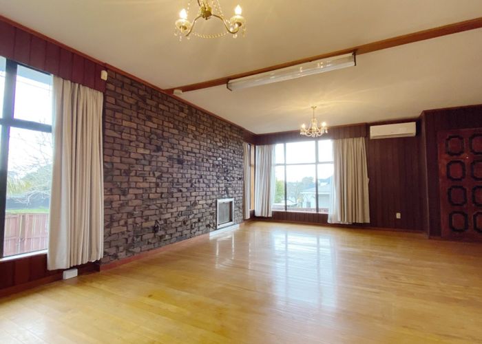  at 4 Alma Street, Te Atatu South, Waitakere City, Auckland