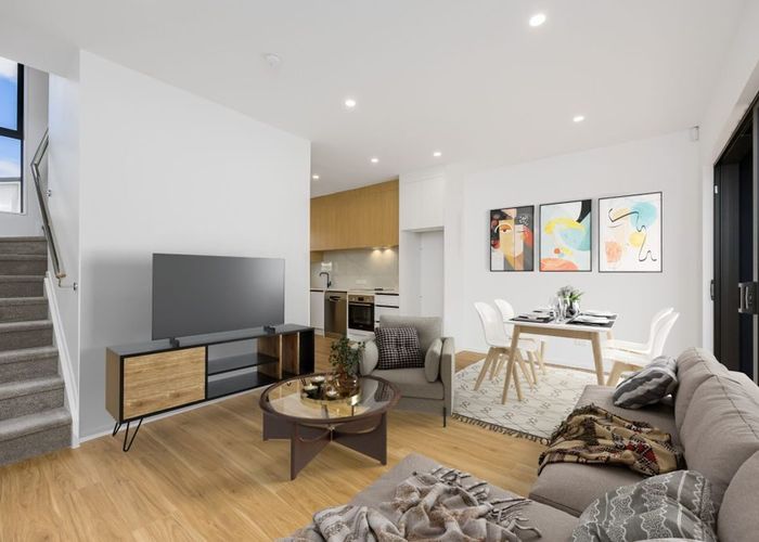  at 18 Rana Road, Flat Bush, Manukau City, Auckland