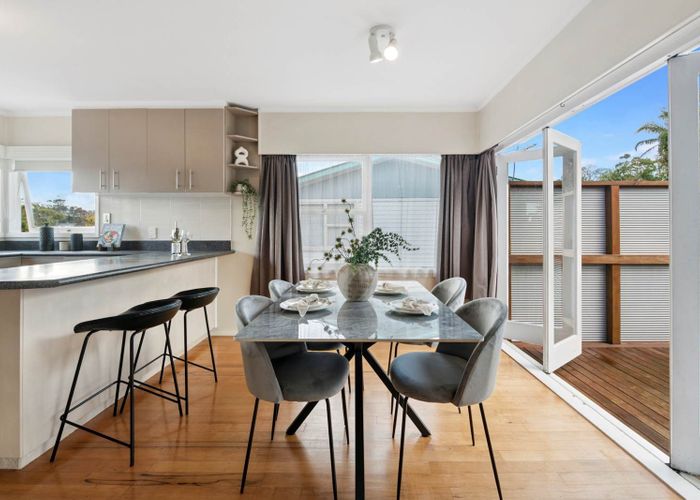  at 4 Madison Place, Forrest Hill, North Shore City, Auckland