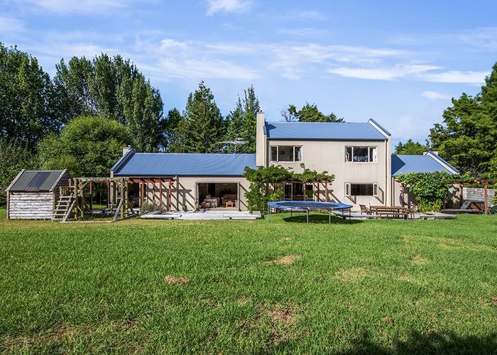  at 1432 Dairy Flat Highway, Albany