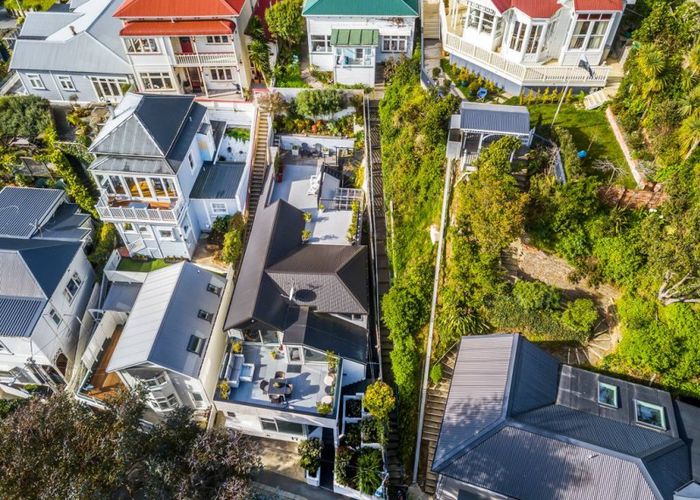  at 17 Hay Street, Oriental Bay, Wellington