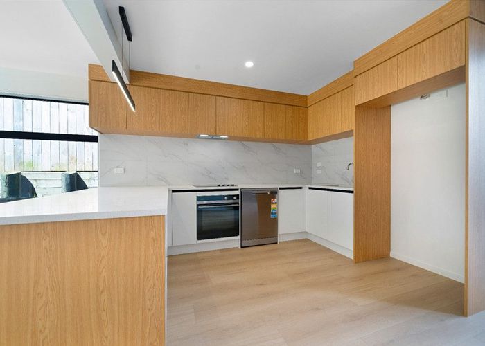  at 1/16 Hewlett road, Massey, Waitakere City, Auckland