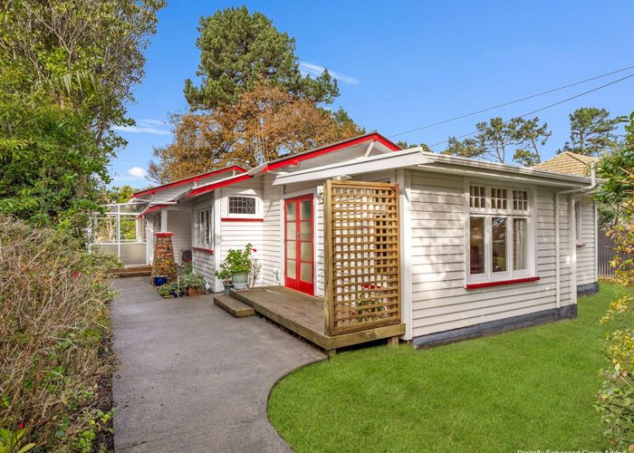  at 32 Hutchison Crescent, Durie Hill, Whanganui, Manawatu / Whanganui
