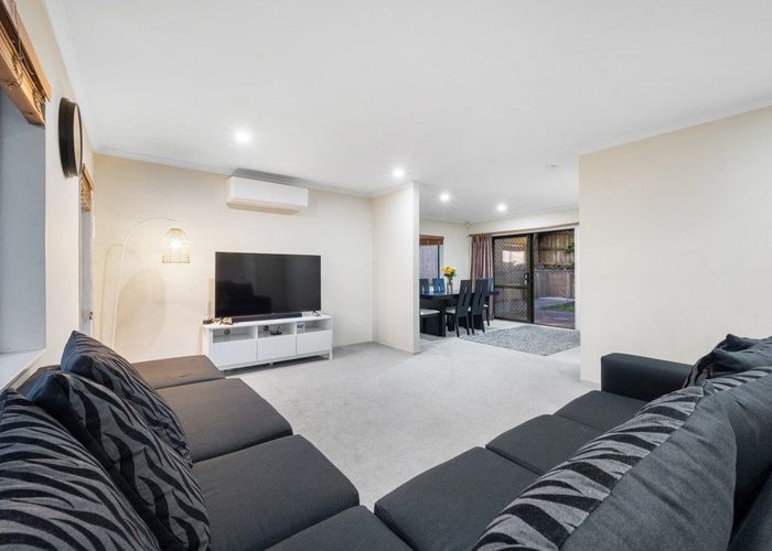  at 6 Brunswick Rise, Mangere, Auckland