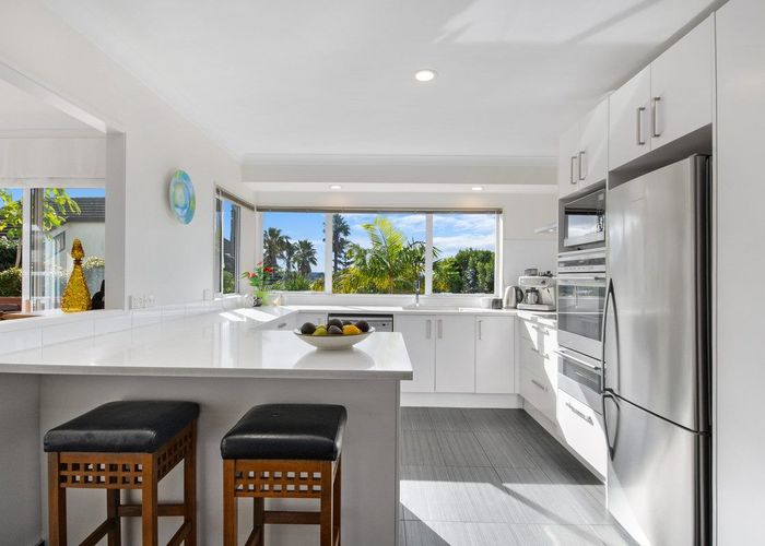  at 14 Kerlin Crescent, West Harbour, Auckland