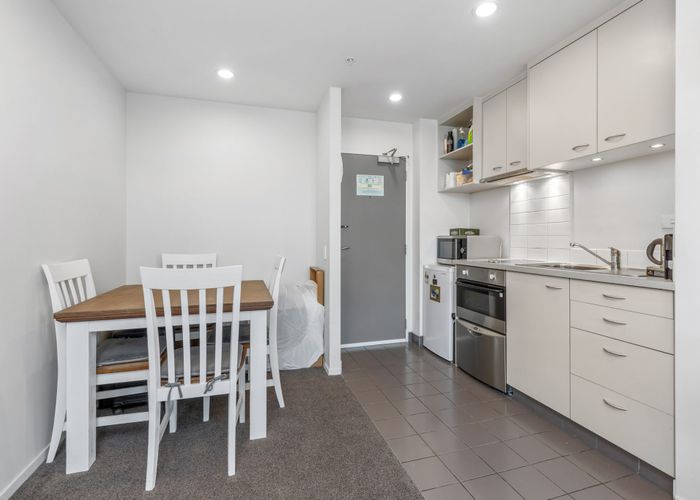  at 606/17 Amersham Way, Manukau, Manukau City, Auckland