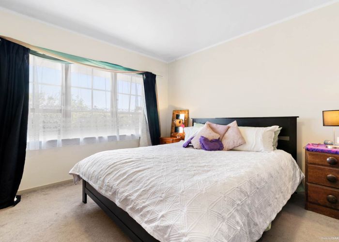  at 1/1 Raddock Place, Farm Cove, Auckland