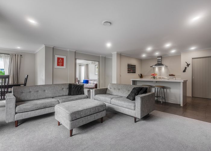  at 8 Vin Alto Drive, Flat Bush, Auckland