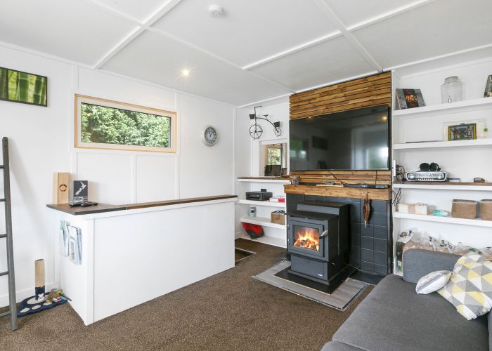  at 25 Adderley Terrace, Ravensbourne, Dunedin
