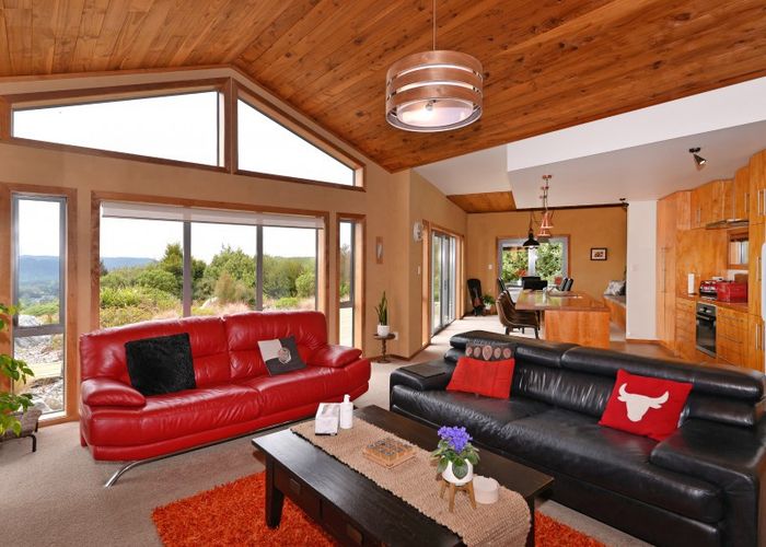  at 14 Totara View Road, Wakefield