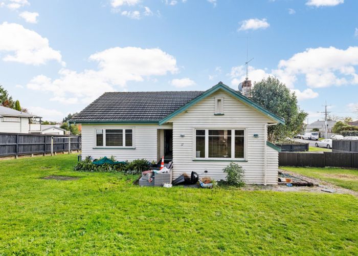  at 32 Forest Lake Road, Forest Lake, Hamilton, Waikato