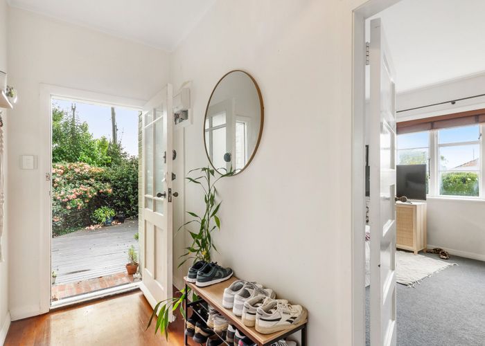  at 48 Waiohua Road, Greenlane, Auckland City, Auckland