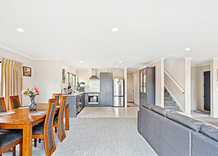  at 14 Sapperton Drive, Henderson, Auckland