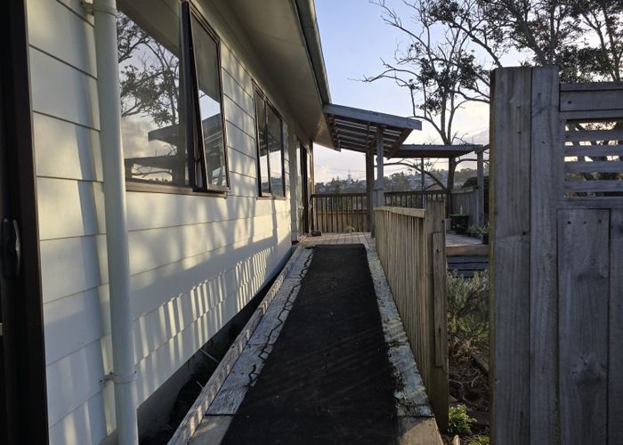  at 1/18A Neal Avenue, Glenfield, North Shore City, Auckland