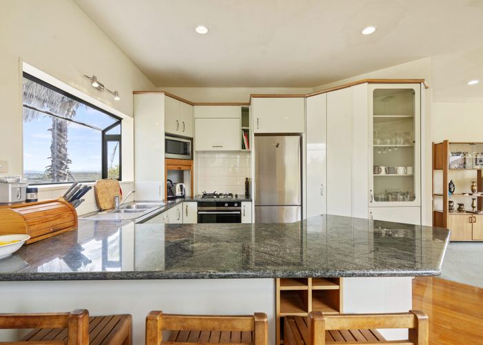 at 352 East Coast Road, Sunnynook, Auckland