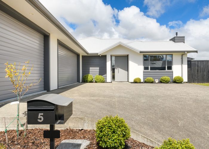  at 5 Stratford Court, Fitzherbert, Palmerston North