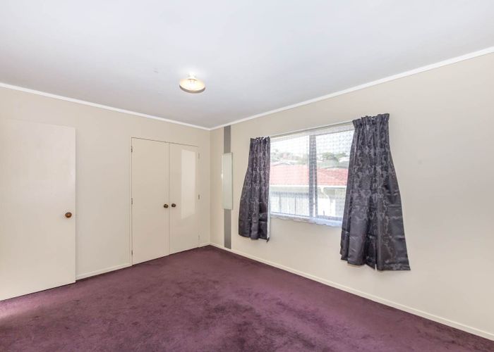  at 2/17 Powrie Street, Glenfield, Auckland