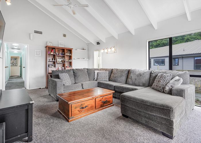  at 77 Endeavour Avenue, Flagstaff, Hamilton