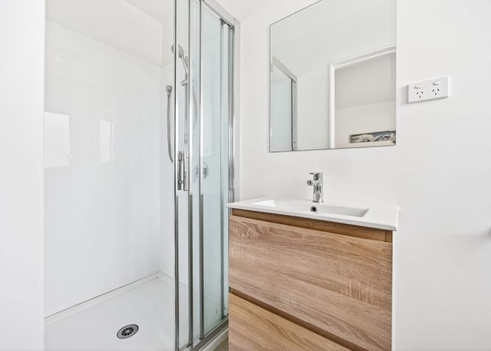  at 9/233 Great North Road, Henderson, Waitakere City, Auckland