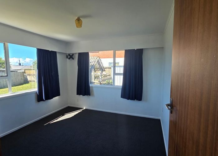  at 7 Sylvan Crescent, Te Atatu South, Waitakere City, Auckland