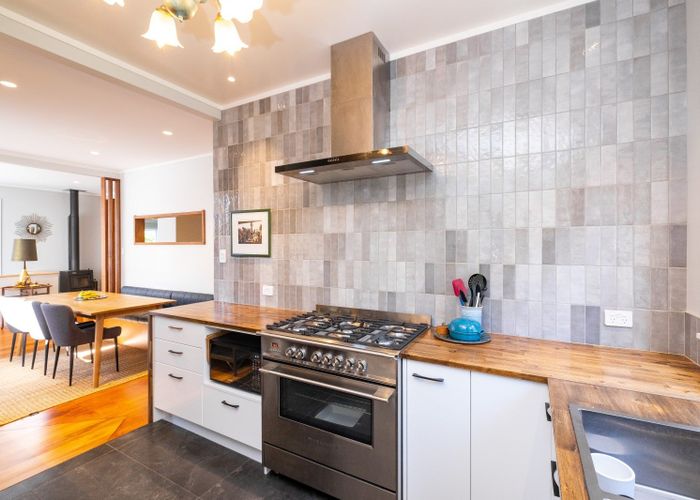  at 2 Convent Road, Bluff Hill, Napier