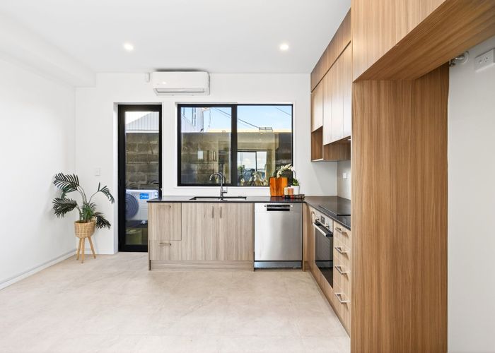  at 2/233 Great North Road, Henderson, Waitakere City, Auckland
