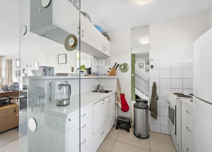  at 19/4 Claremont Grove, Mount Victoria, Wellington