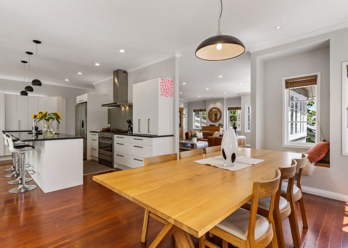  at 6 Hillside Crescent, Leigh