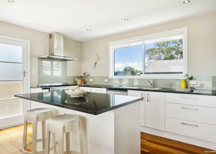  at 43 Sunnynook Road, Forrest Hill, Auckland