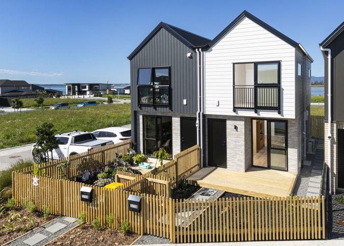  at 2/18 Scott Road, Hobsonville, Waitakere City, Auckland