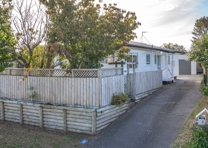  at 4 Ross Grove, Paraparaumu