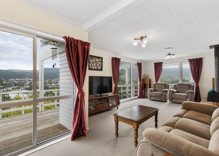  at 24 Bartlett Grove, Tawa, Wellington