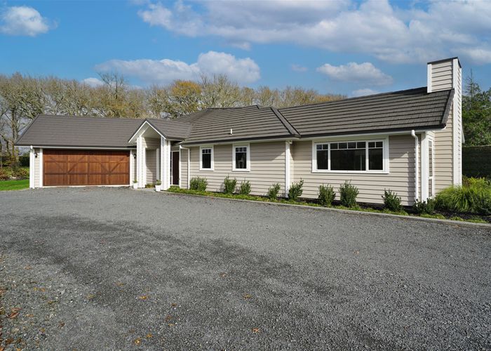  at 3 Royal Oaks Lane, Newstead