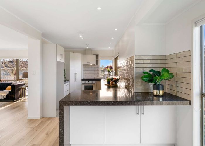  at 2/12 Stanley Avenue, Milford, Auckland