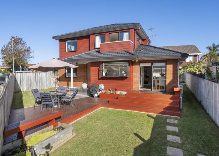 at 1/42 Headcorn Place, Botany Downs, Auckland