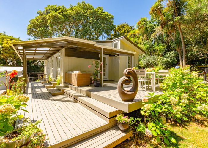  at 31 Tane Road, Laingholm, Auckland