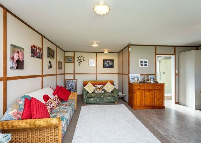  at 6 Mavis Avenue, Waikawa Beach, Levin