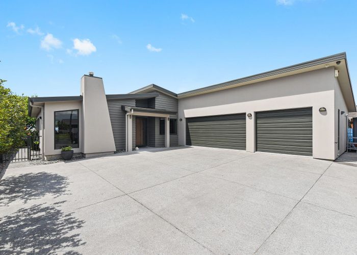  at 82 Brymer Road, Grandview Heights, Hamilton