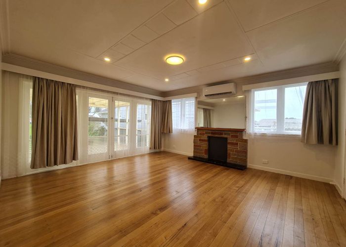  at 17 Woodward Avenue, Mangere Bridge, Auckland