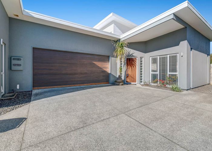  at 20 & 20A Mahoney Drive, Albany, North Shore City, Auckland