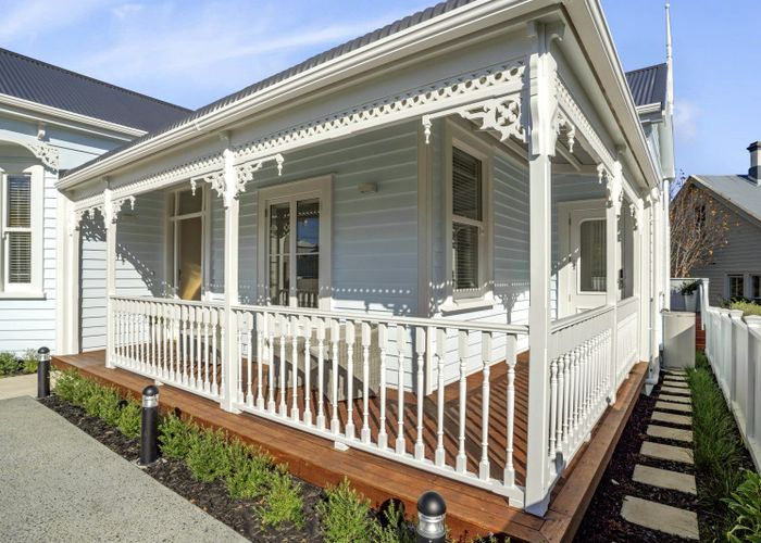  at 4 Clarence Road, Northcote Point, North Shore City, Auckland