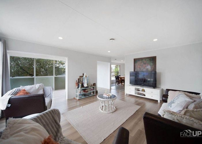  at 4 Pike Place, Mangere East, Manukau City, Auckland