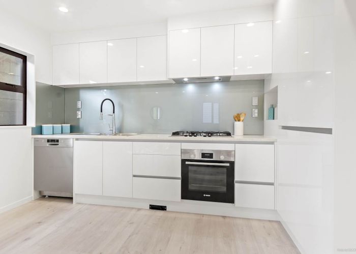  at 15A Windermere Crescent, Blockhouse Bay, Auckland