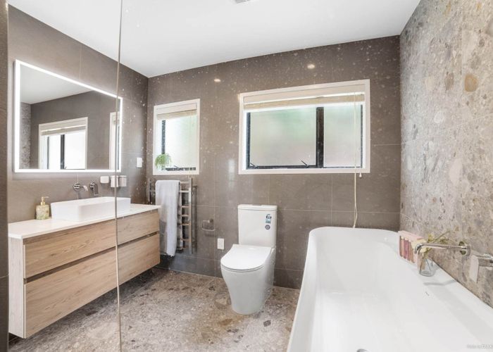  at 1/50 NorEast Drive, Northcross, North Shore City, Auckland