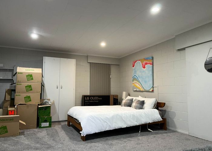  at 2/100 Aberdeen Road, Campbells Bay, North Shore City, Auckland