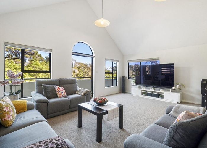  at 7 Emerald Way, Rosedale, North Shore City, Auckland