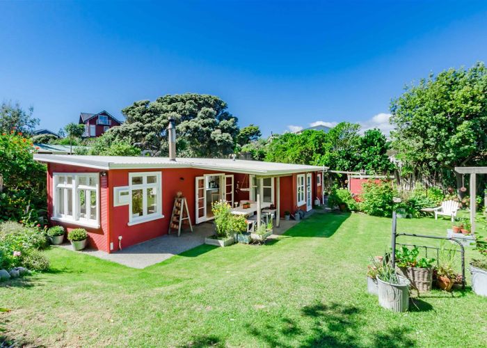  at 42 Field Way, Waikanae Beach, Waikanae