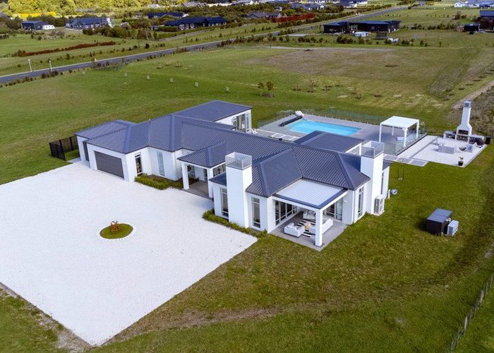  at 18 Oakdale Drive, Kinloch, Taupō